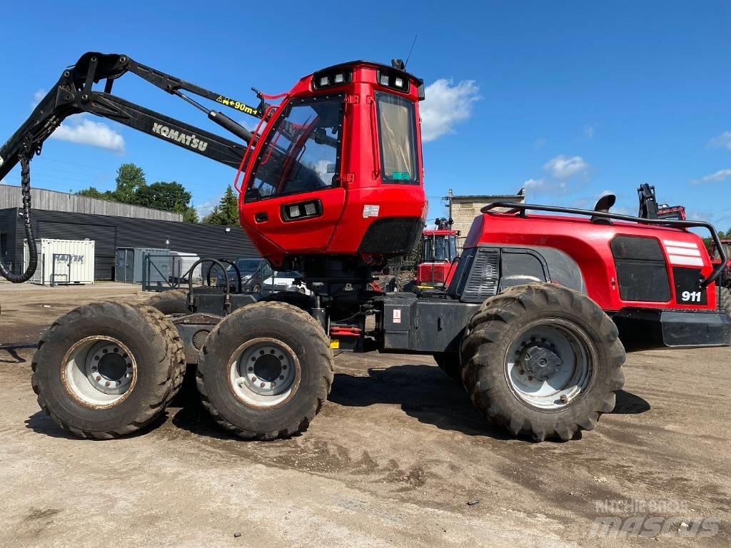 Komatsu 911 حصادات