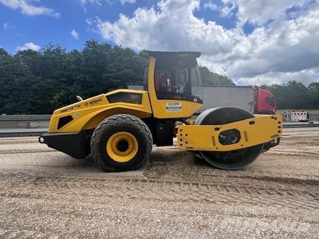 Bomag BW 213 BVC-5 ضاغطات التربة