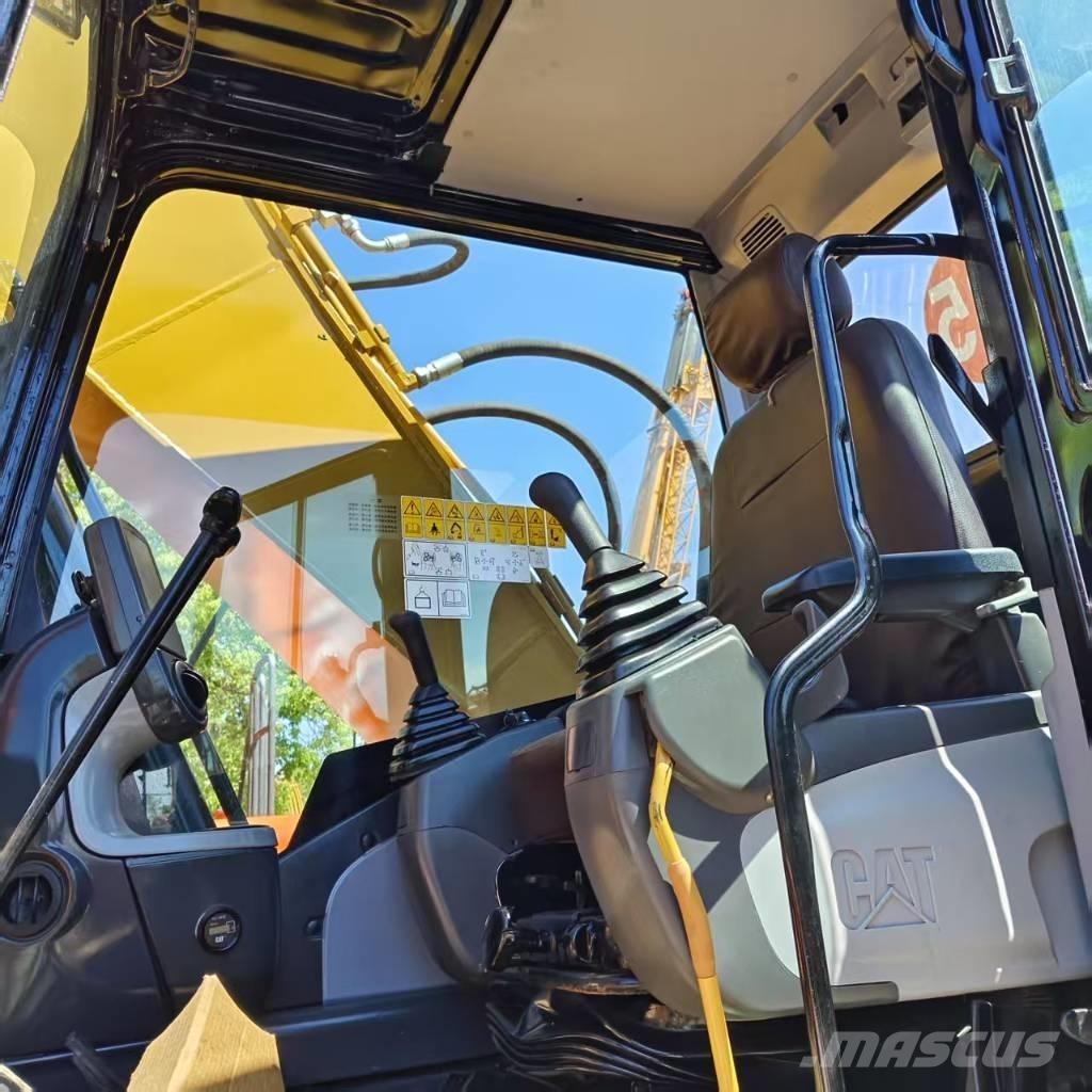 CAT 320 D حفارات زحافة