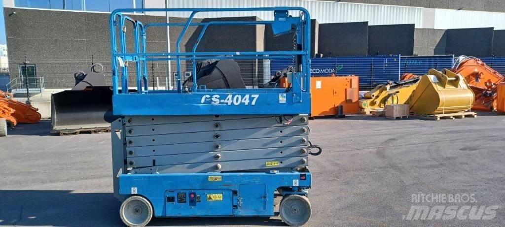 GENIE GS4047 رافعات مقصية الشكل