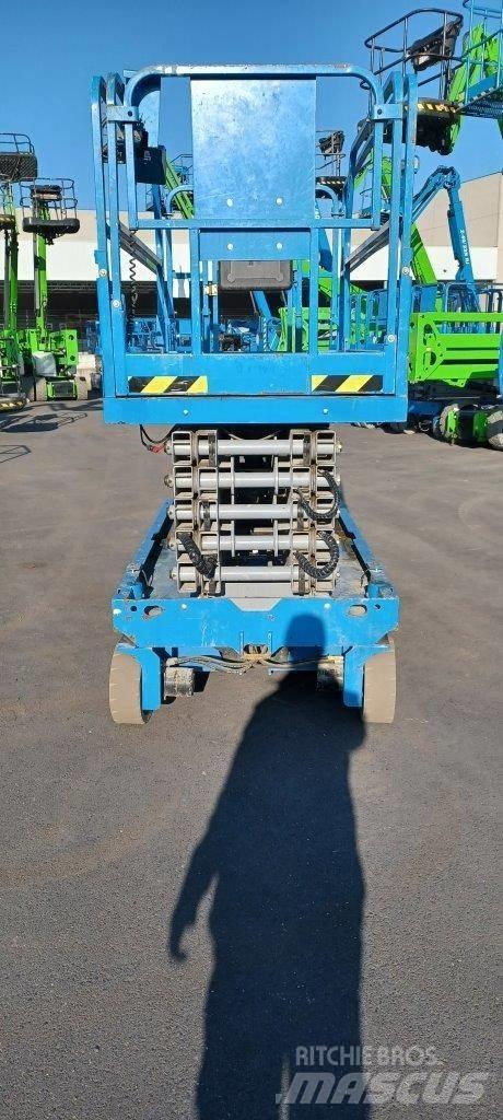 GENIE GS4047 رافعات مقصية الشكل