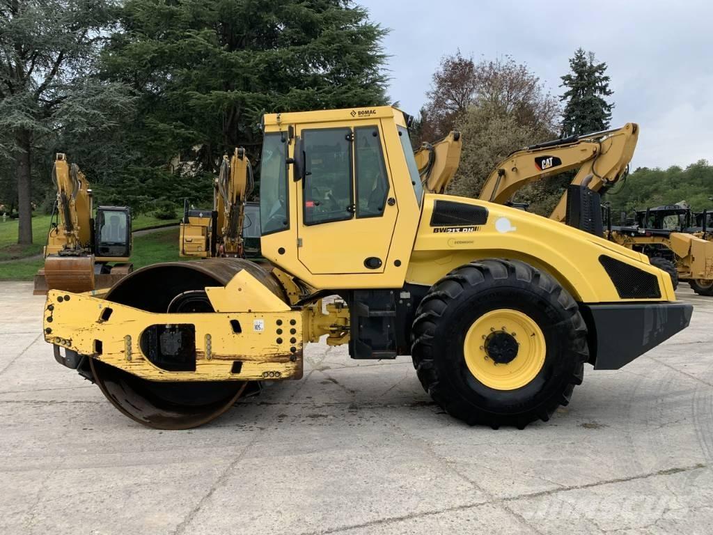 Bomag BW 213 D H-4 i ضاغطات التربة