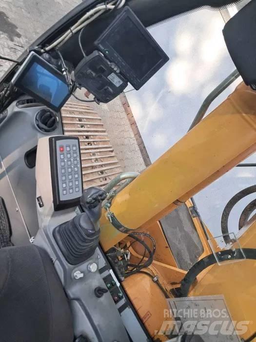 Liebherr R 926 LC حفارات زحافة