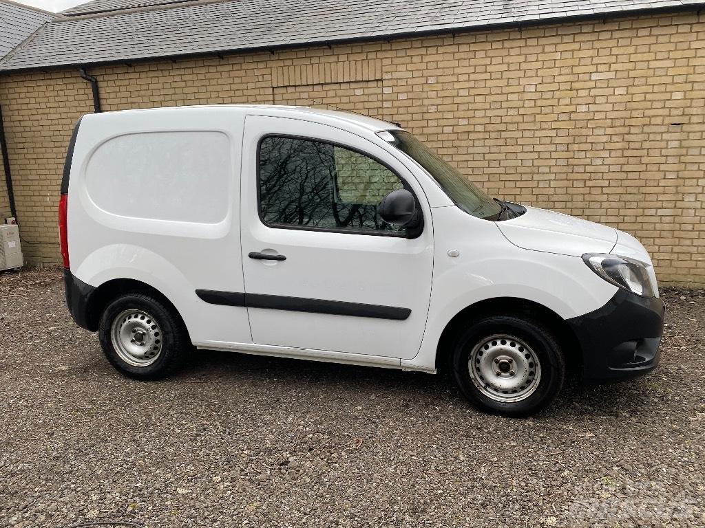 Mercedes-Benz Citan شاحنة مقفلة