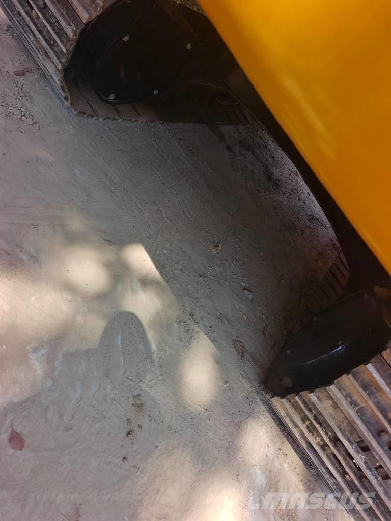 CAT 320 D حفارات زحافة