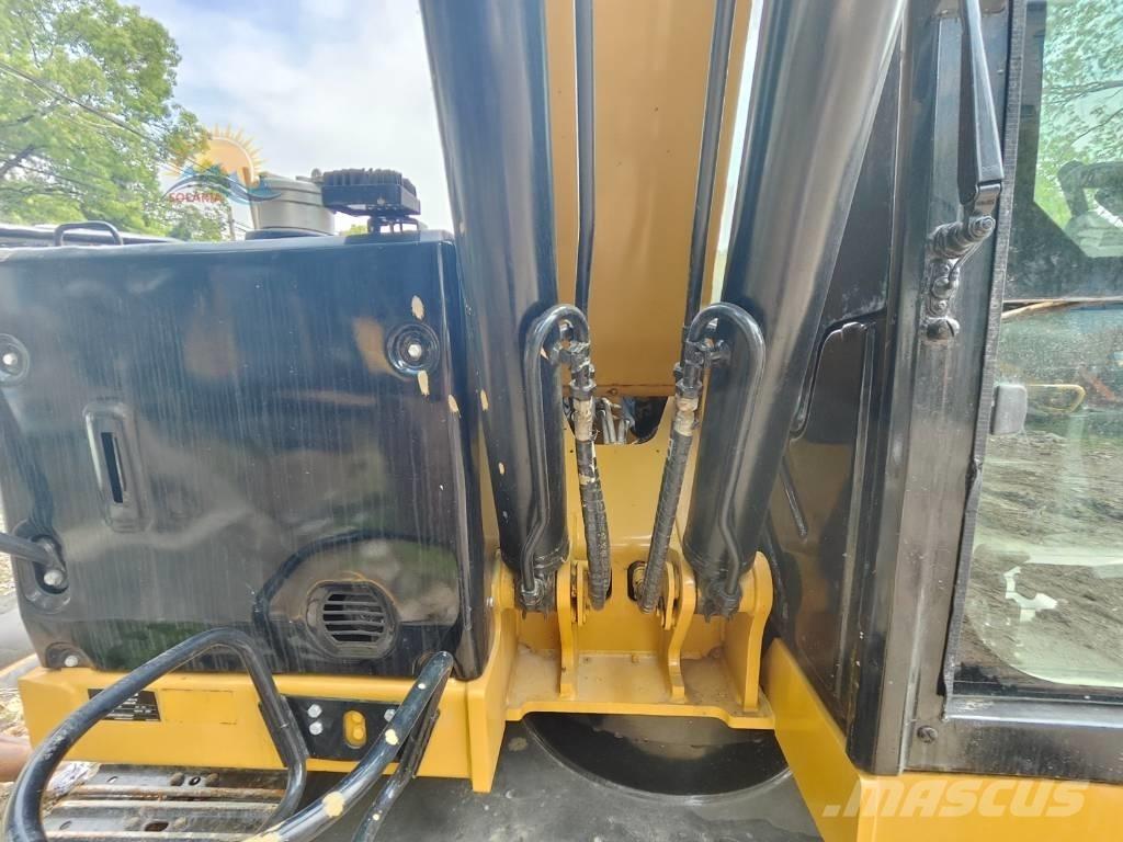 CAT 310 حفارات زحافة