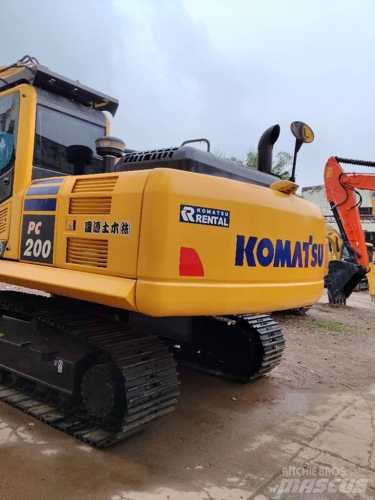 Komatsu PC200-8 حفارات زحافة