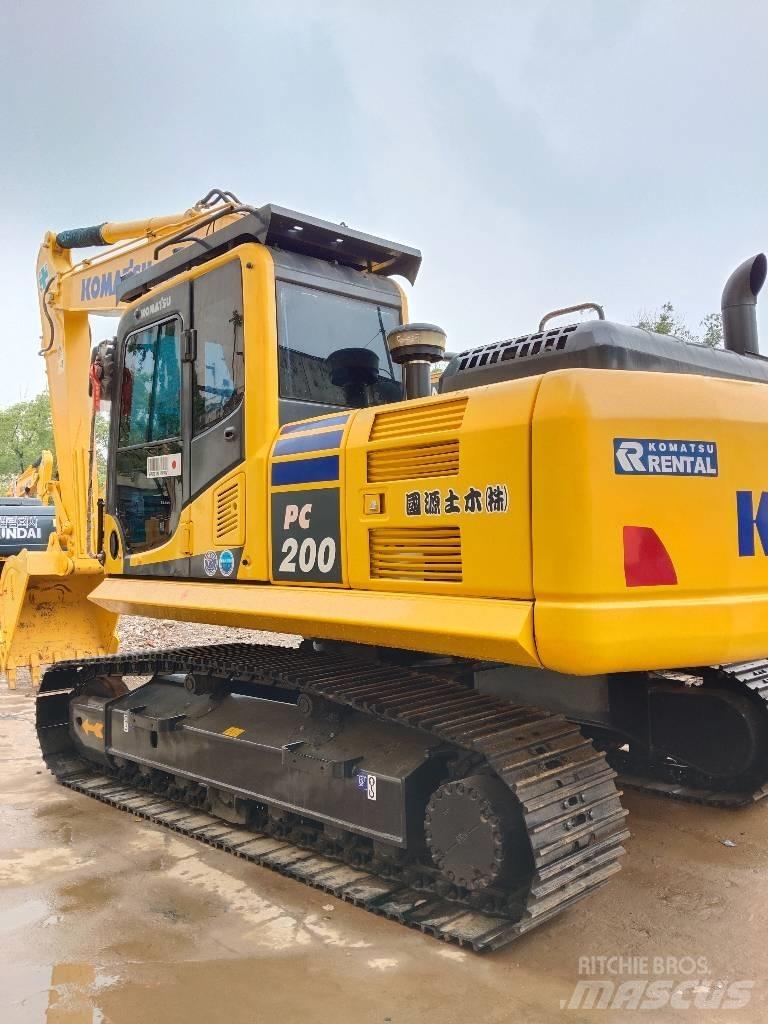 Komatsu PC200-8 حفارات زحافة