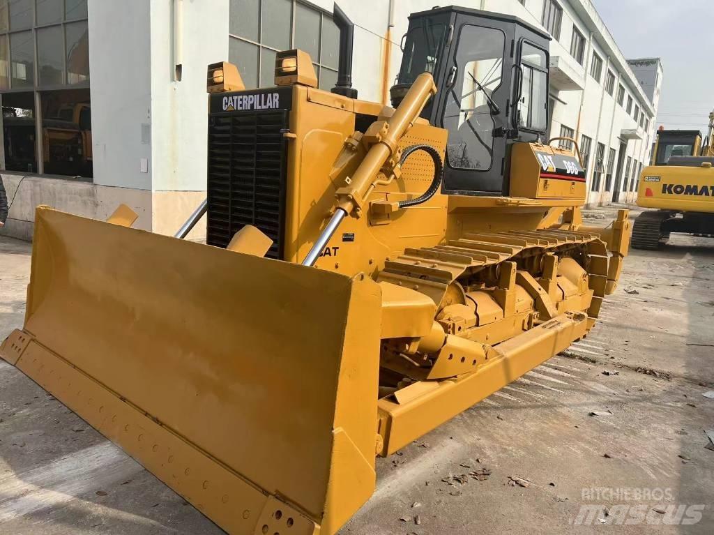 CAT D6G بلدوزرات مجنزرة