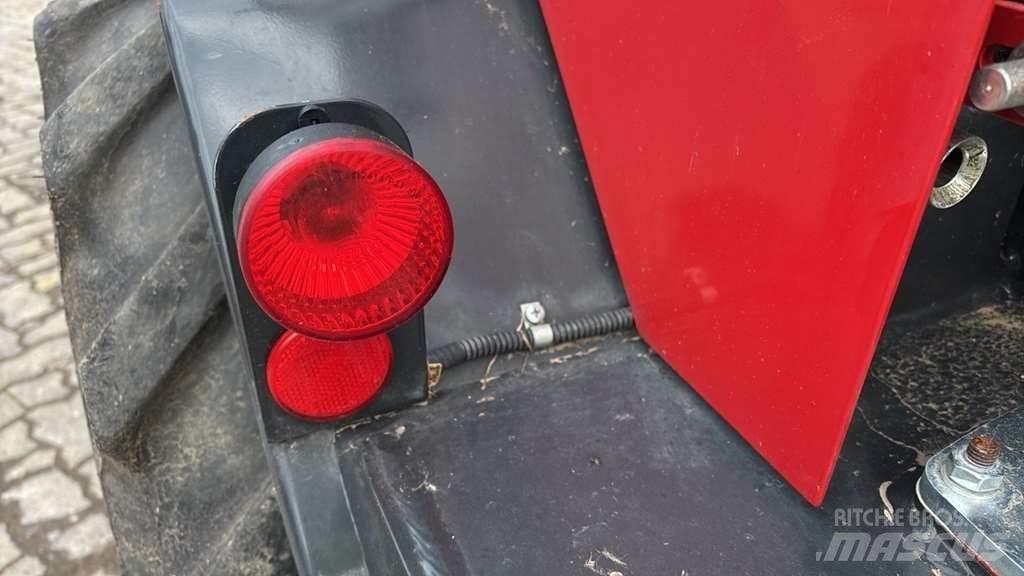 Schäffer 4670 لوادر بعجل