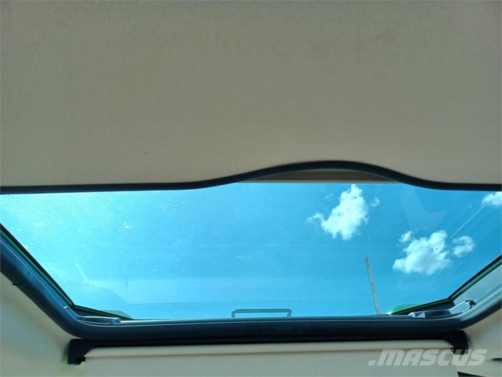 John Deere 6100M الجرارات