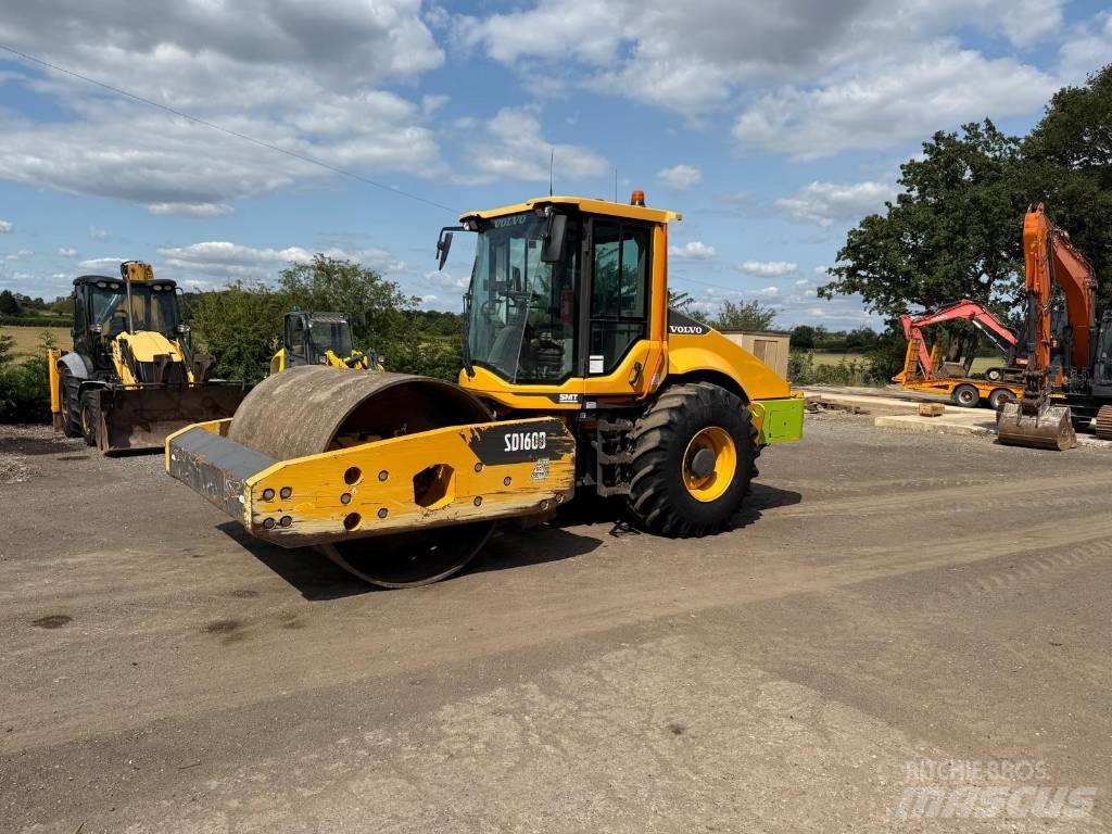 Volvo SD 160 B مداحل ذات إطارات هوائية