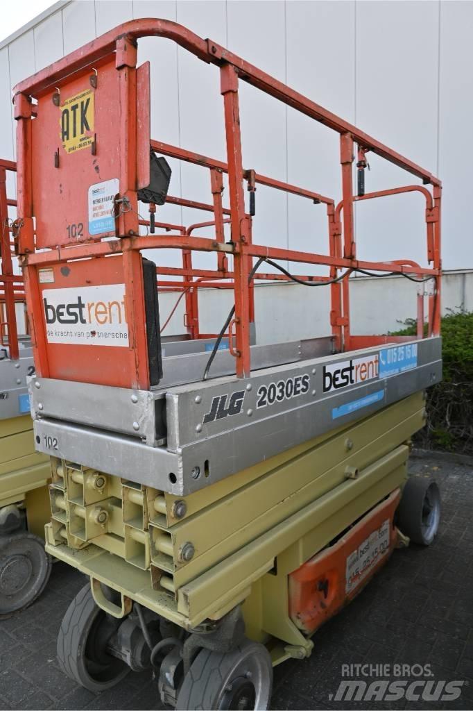 JLG 2030ES رافعات مقصية الشكل