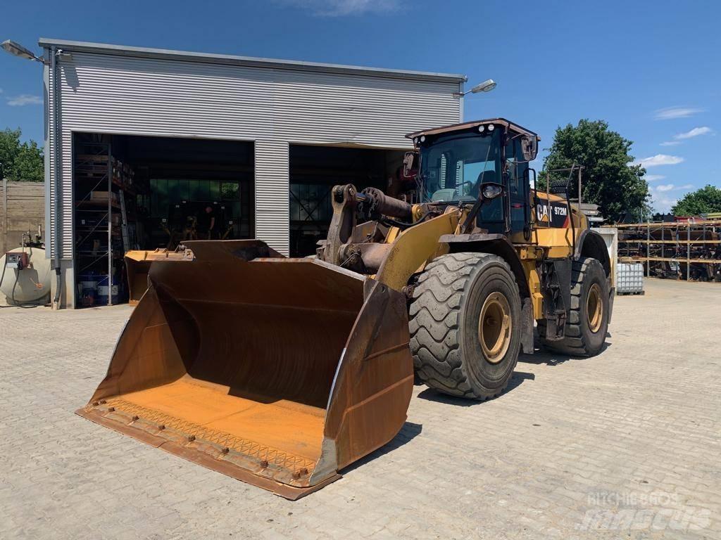 CAT 972 M لوادر بعجل