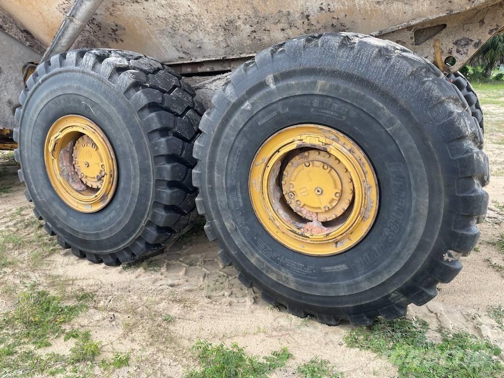 CAT 740 GC ساحبات مفصلية
