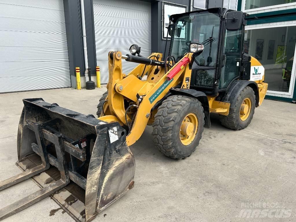 CAT 906 لوادر انزلاقية التوجيه