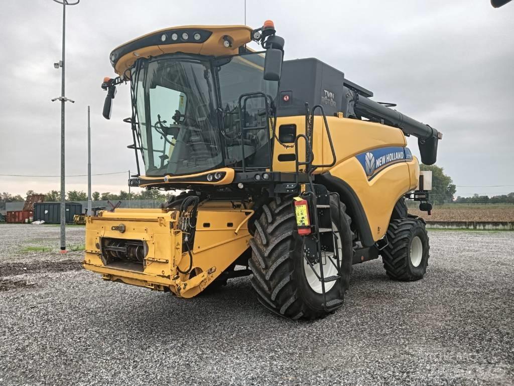 New Holland CR 7.90 حصادات
