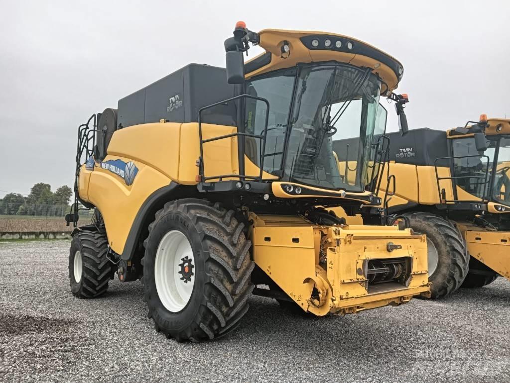 New Holland CR 7.90 حصادات