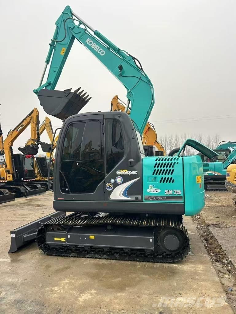 Kobelco SK 75 حفارات زحافة