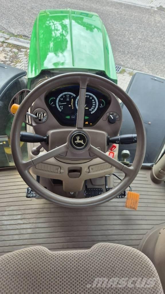 John Deere 6210 R الجرارات