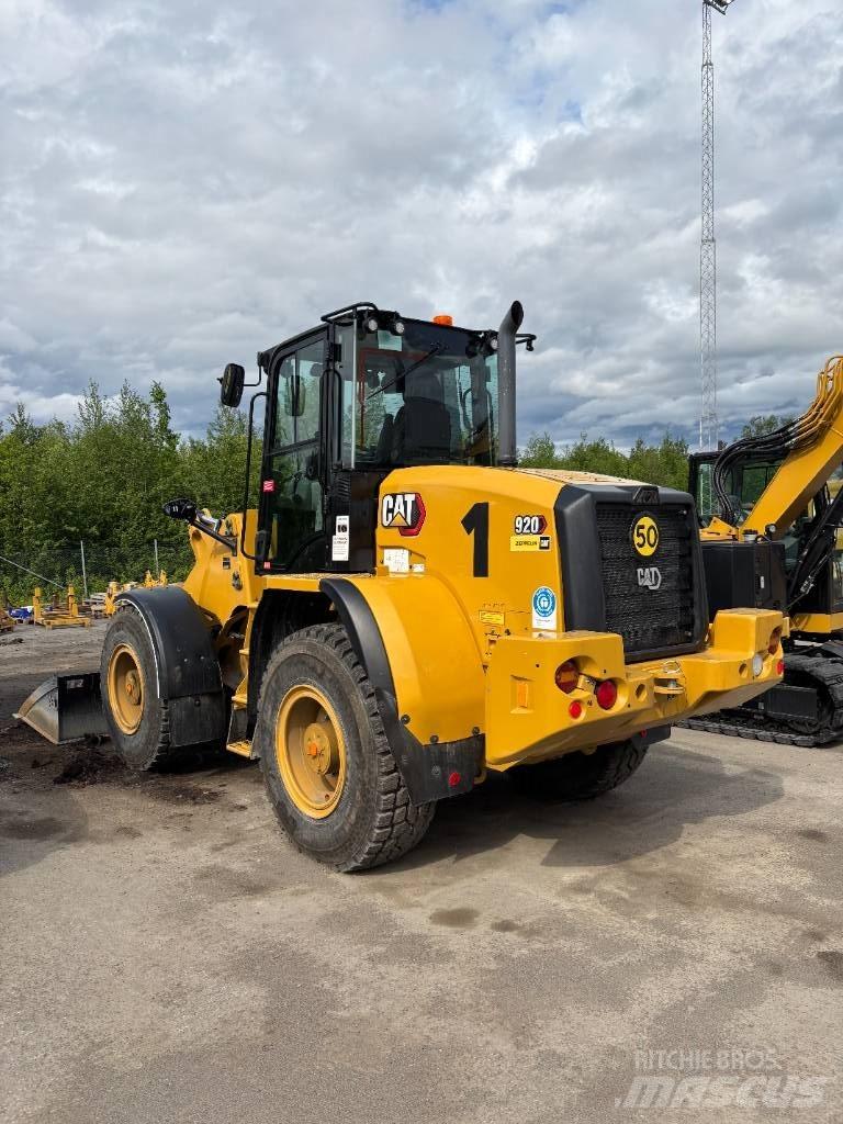 CAT 920 لوادر بعجل