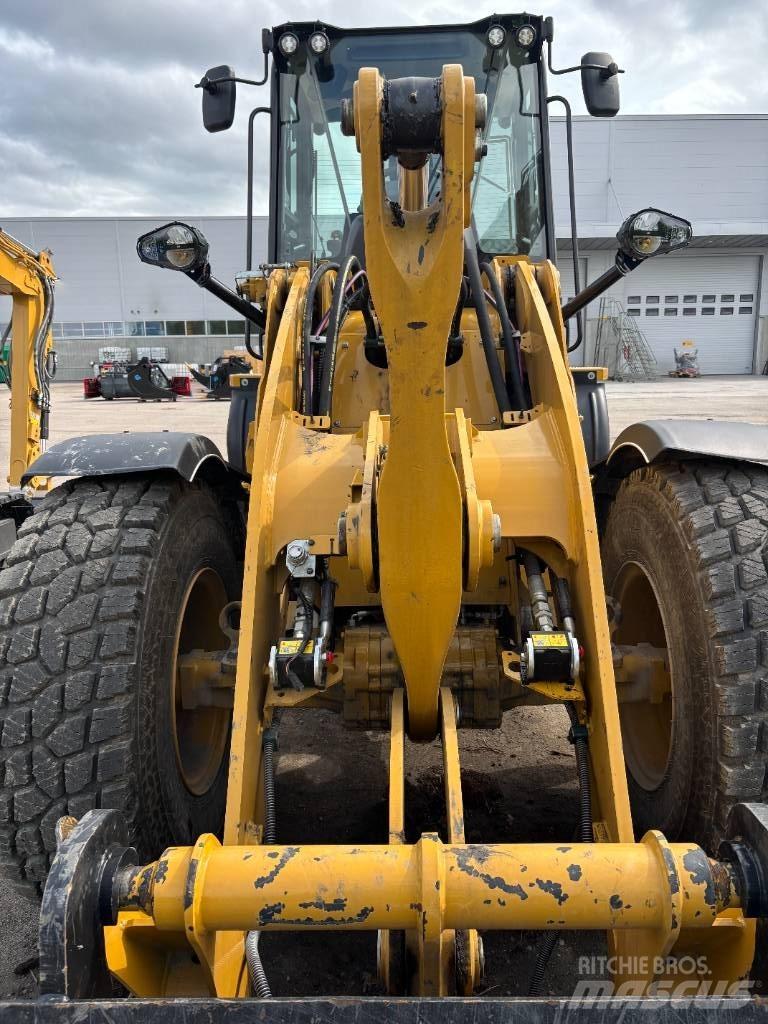 CAT 920 لوادر بعجل
