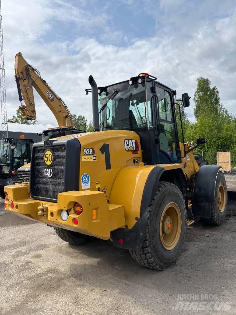 CAT 920 لوادر بعجل