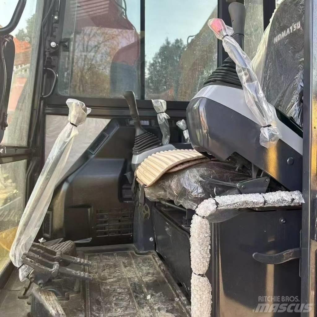 Komatsu PC 56-7 حفارات زحافة