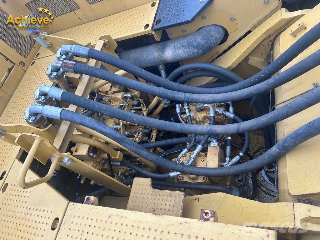 CAT 374 حفارات زحافة