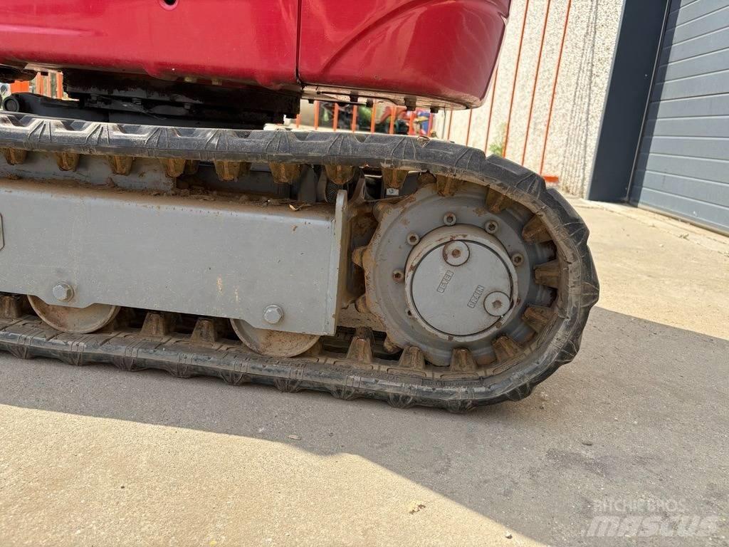 Takeuchi TB 210 R حفارات صغيرة أقل من 7 طن (حفارات صغيرة)