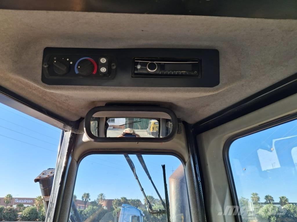 CAT D 6 T LGP بلدوزرات مجنزرة