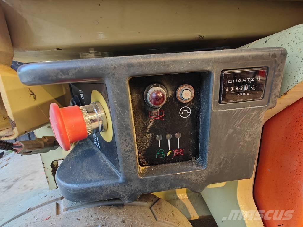 JLG 1930 ES رافعات مقصية الشكل