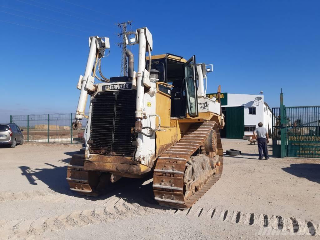 CAT D 7 R II بلدوزرات مجنزرة
