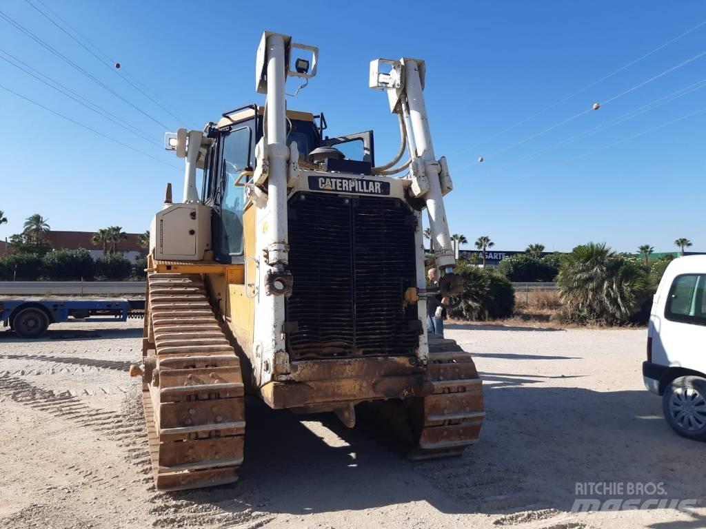 CAT D 7 R II بلدوزرات مجنزرة