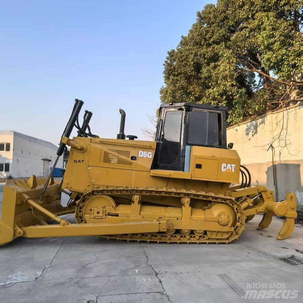 CAT D 6 G LGP II بلدوزرات مجنزرة