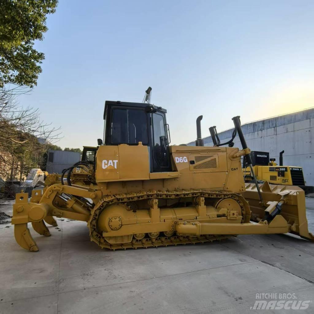 CAT D 6 G LGP II بلدوزرات مجنزرة