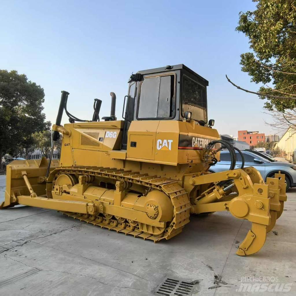 CAT D 6 G LGP II بلدوزرات مجنزرة