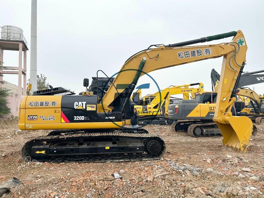 CAT 320 D2L حفارات زحافة
