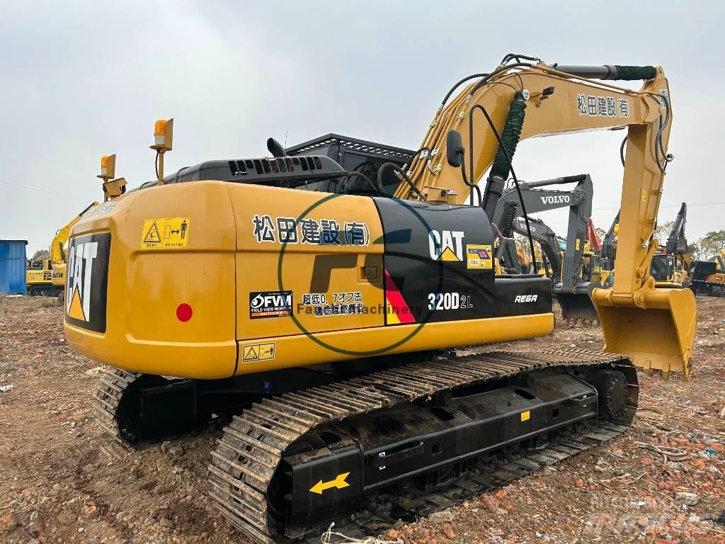 CAT 320 D2L حفارات زحافة