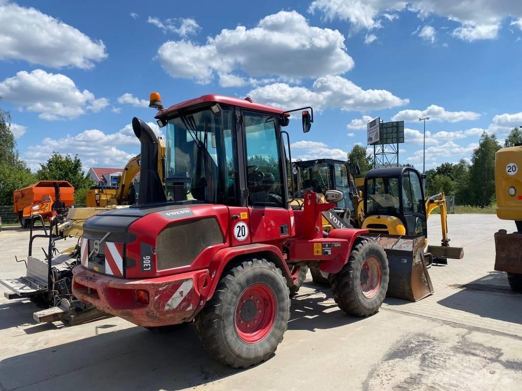 Volvo L 30 G لوادر بعجل
