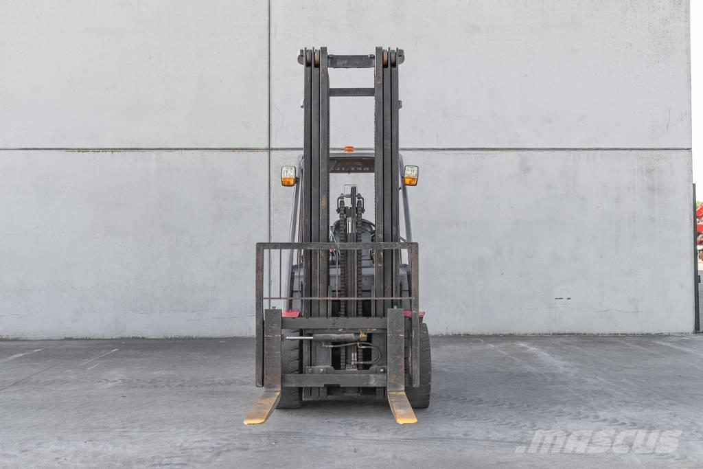 Manitou MI 35 D شاحنات الديزل