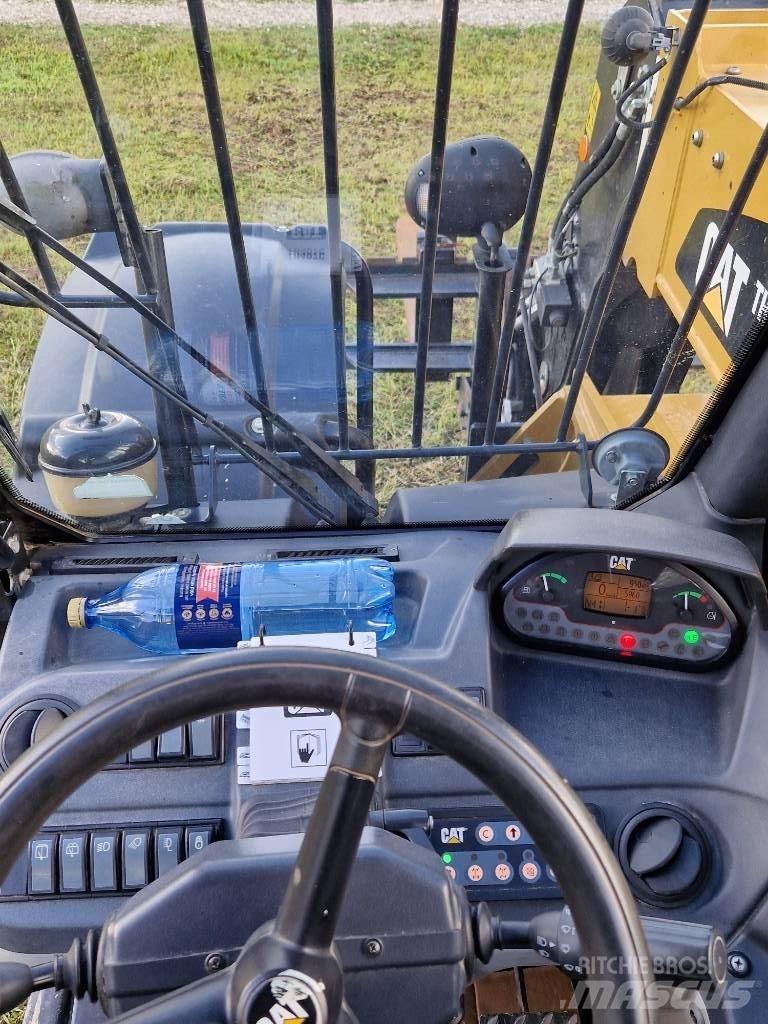 CAT TH 407 C معدات مناولة لأغراض الزراعة