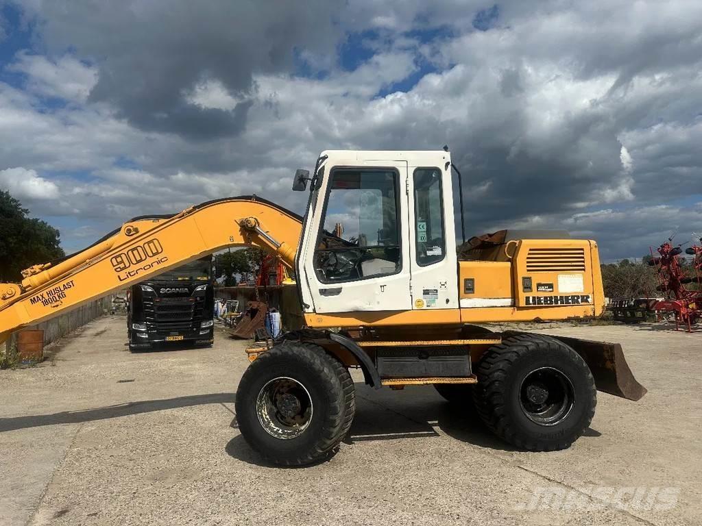 Liebherr A900 حفارات بعجل