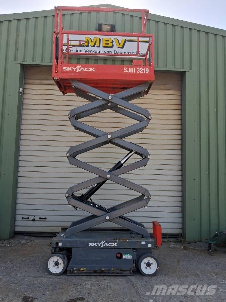 SkyJack SJ III 3219 رافعات مقصية الشكل