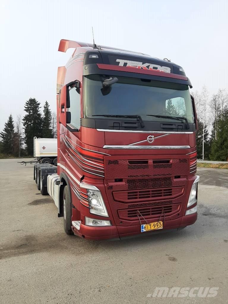 Volvo FH 13 شاحنات بمقصورة وهيكل