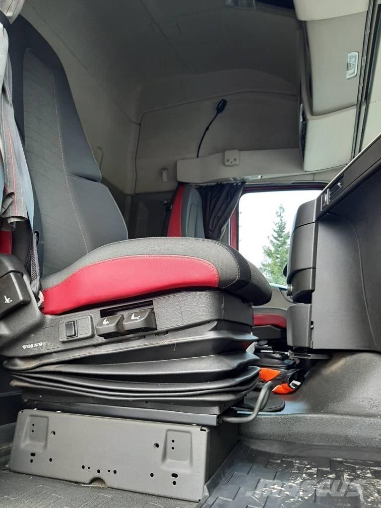 Volvo FH 13 شاحنات بمقصورة وهيكل