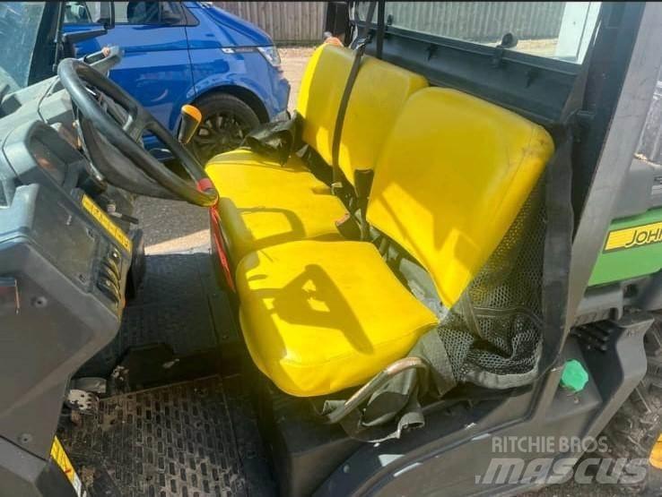 John Deere XUV865M مركبات لجميع التضاريس