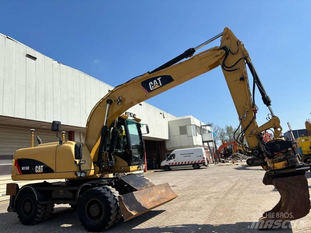CAT M 316 D حفارات بعجل