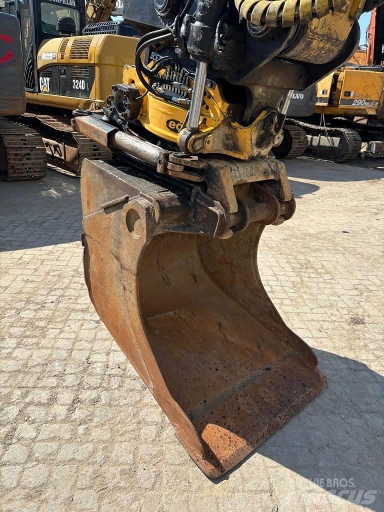 CAT M 316 D حفارات بعجل