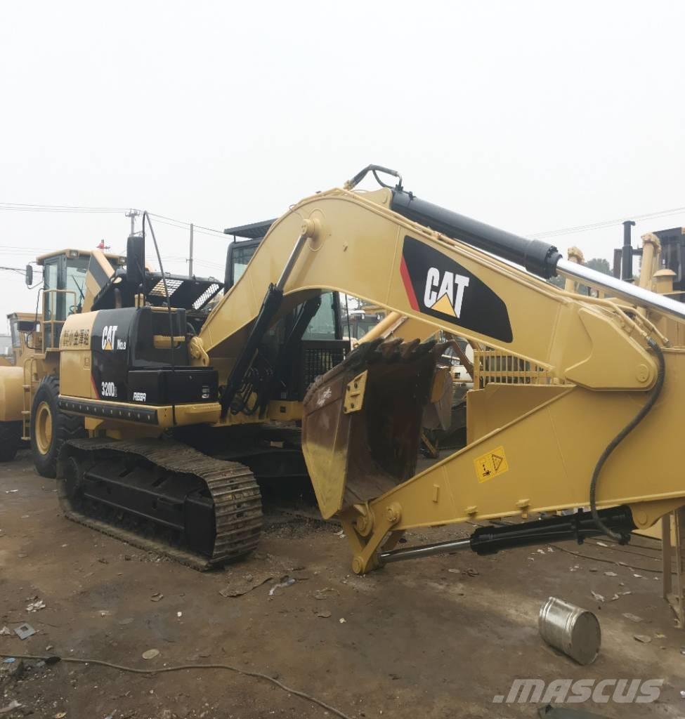 CAT 320 D2 L حفارات زحافة